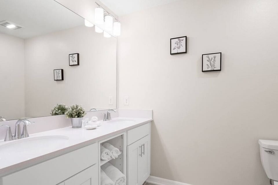 Bathroom #2#Disney #Parks #kingdom #springs #StoreyLake #Apartment #Vacation #Rental #waterpark #Kissimmee #Orlando #universal #citywalk