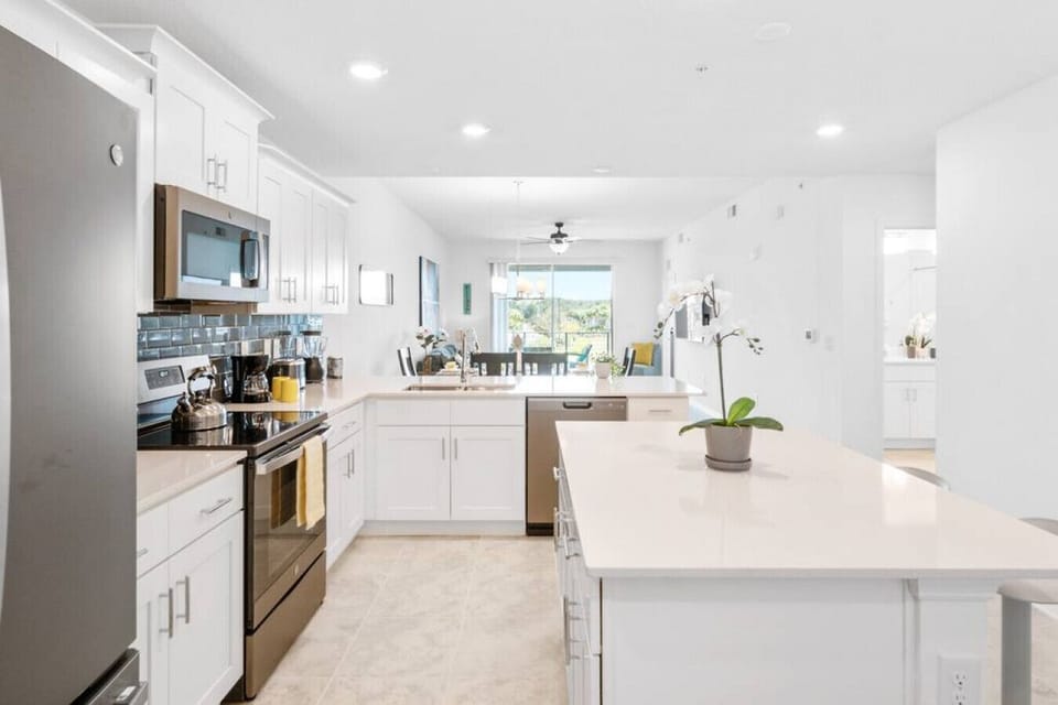 Kitchen Isle!#Disney #Parks #StoreyLake #Apartment #Vacation #Rental #Kissimmee #Orlando
