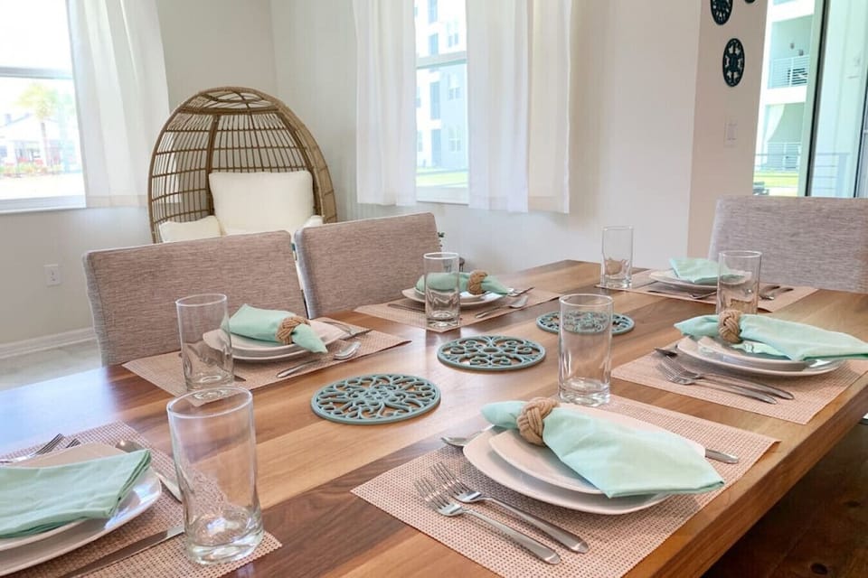 Dining Room!#Disney #Parks #kingdom #springs #StoreyLake #Apartment #Vacation #Rental #waterpark #Kissimmee #Orlando #universal #citywalk