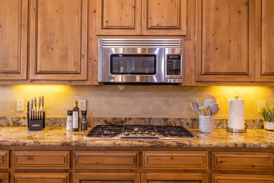 Fully stocked chef's kitchen w/everything you need for family meals