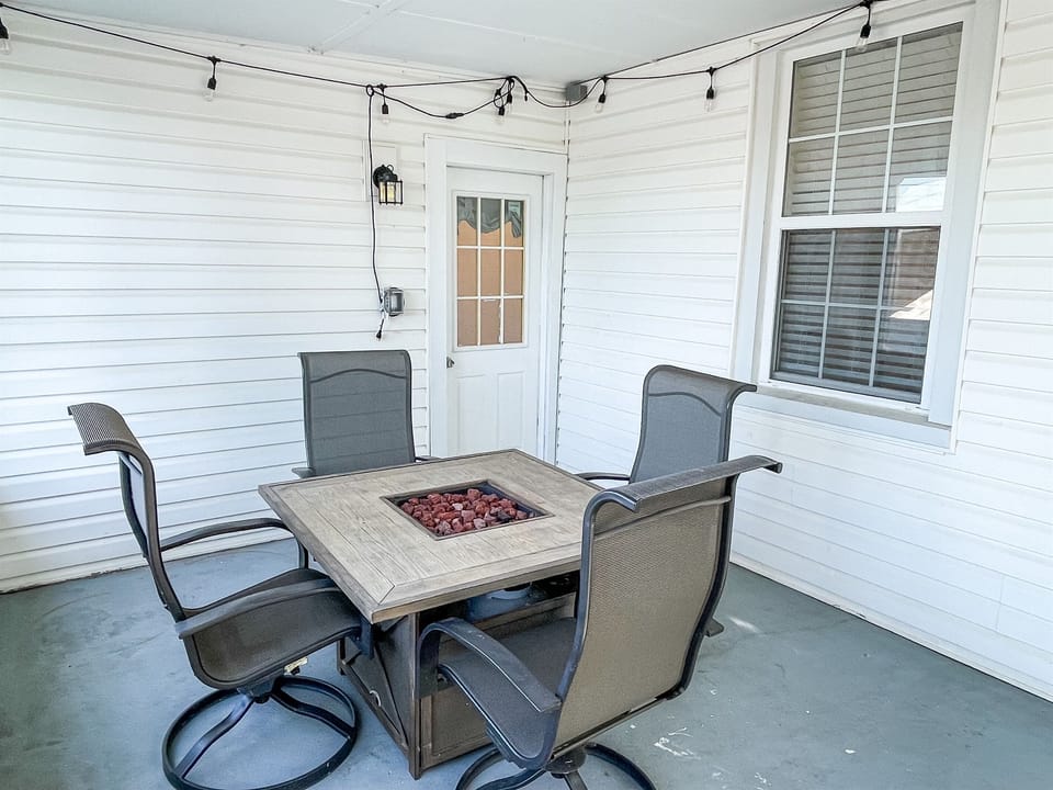 Gas fire pit and outdoor dining.
