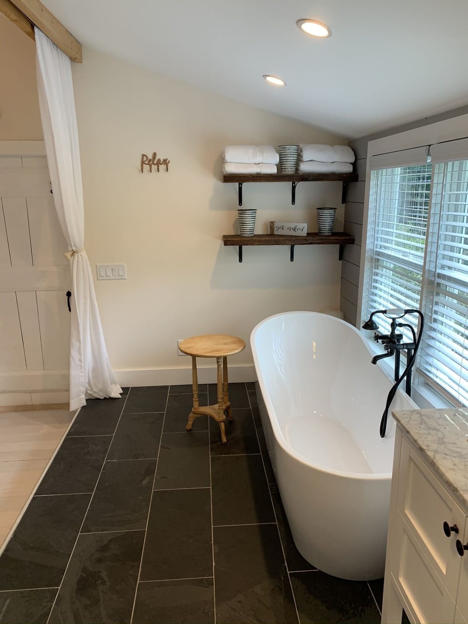Master soaker tub