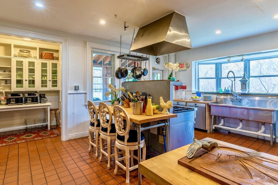 Cook with your friends and enjoy the spacious kitchen