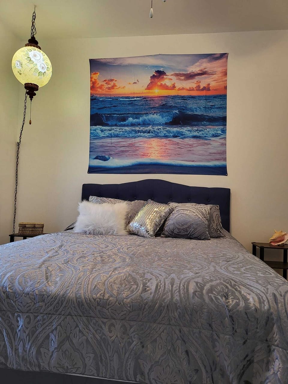 Premium bedding, WiFi (free), bed sheets