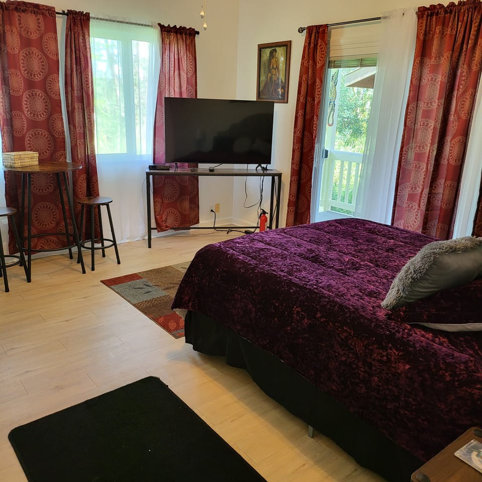 Junior Studio Suite | Premium bedding, WiFi (free), bed sheets