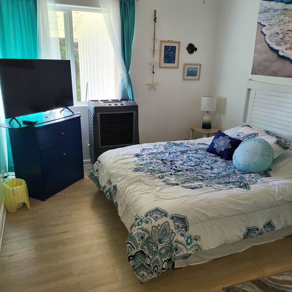 Basic Double Room | Premium bedding, WiFi (free), bed sheets
