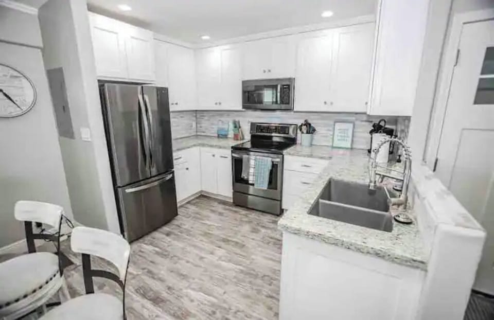 Kitchen with Keurig, brew, large Fridge and oven. Dishwasher. Stocked cookware