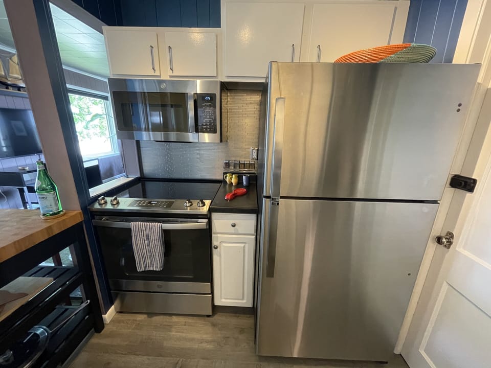 Full kitchen