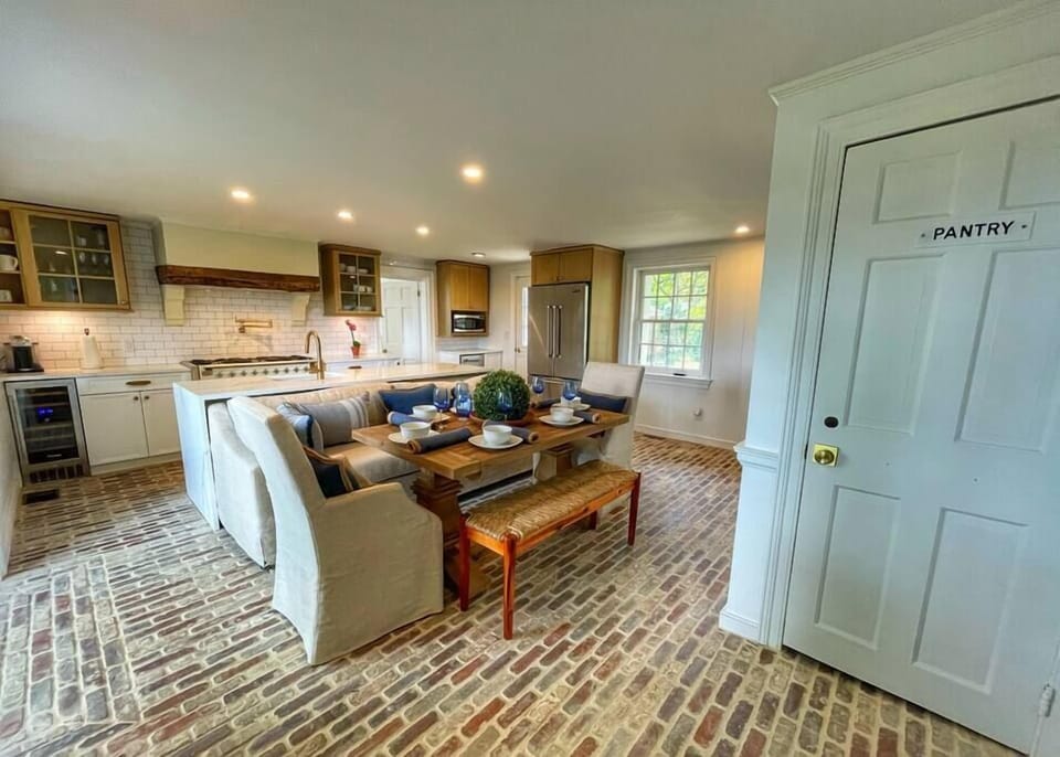 Open plan eat in kitchen