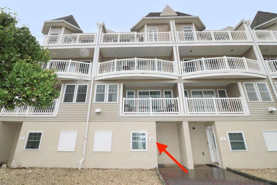 Multi-Level Townhome 3 Balconies with ocean views