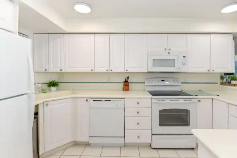 roomy 2-butt kitchen