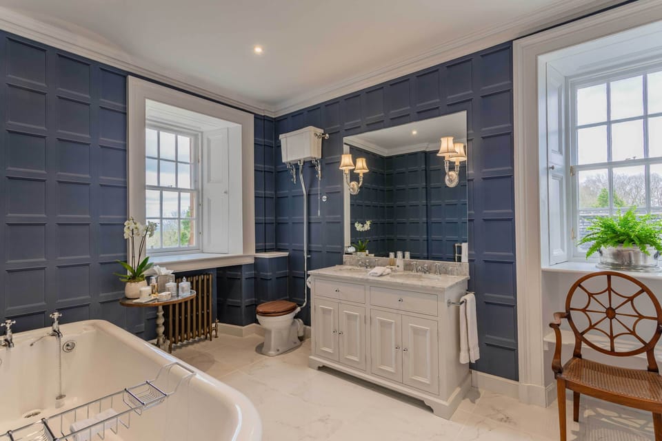 Separate tub and shower, deep soaking tub, rainfall showerhead