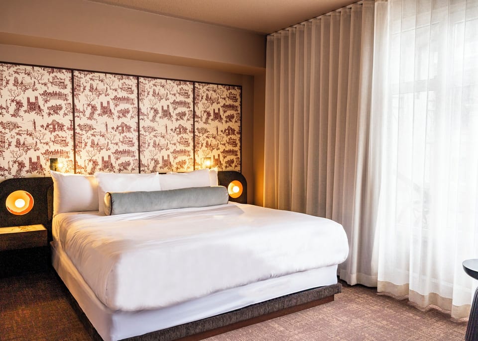 Superior Suite, 1 King Bed with Sofa bed (Penthouse du Vieux-Port) | Premium bedding, minibar, in-room safe, blackout drapes