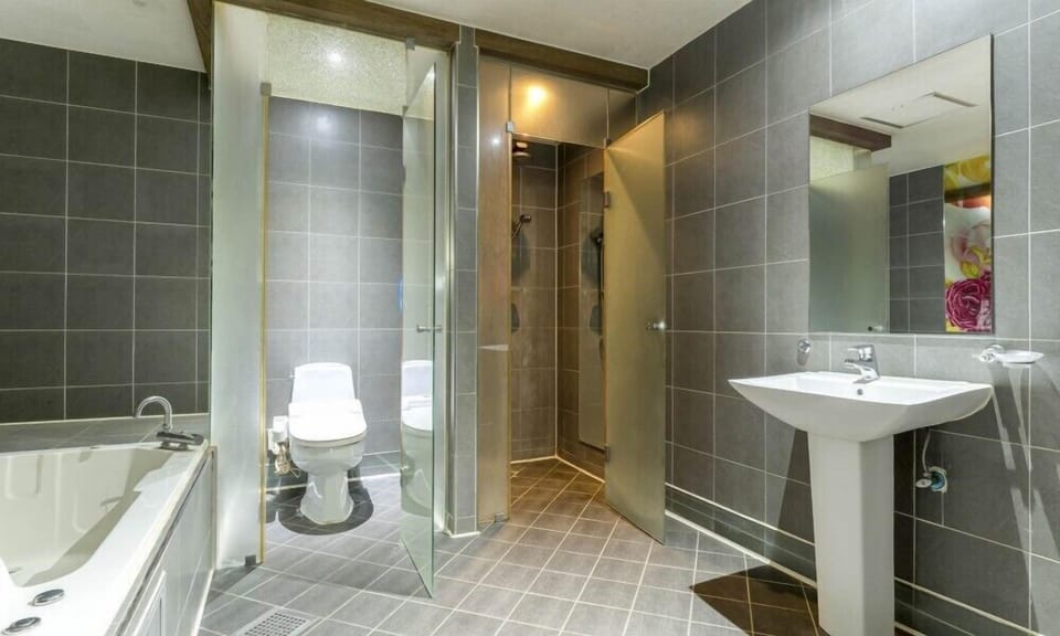 Free toiletries, hair dryer, bathrobes, bidet