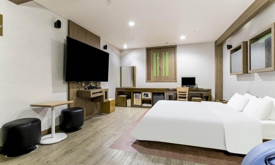 Individually decorated, individually furnished, free WiFi, bed sheets