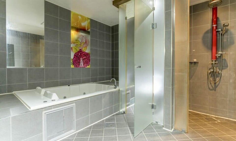 Free toiletries, hair dryer, bathrobes, bidet