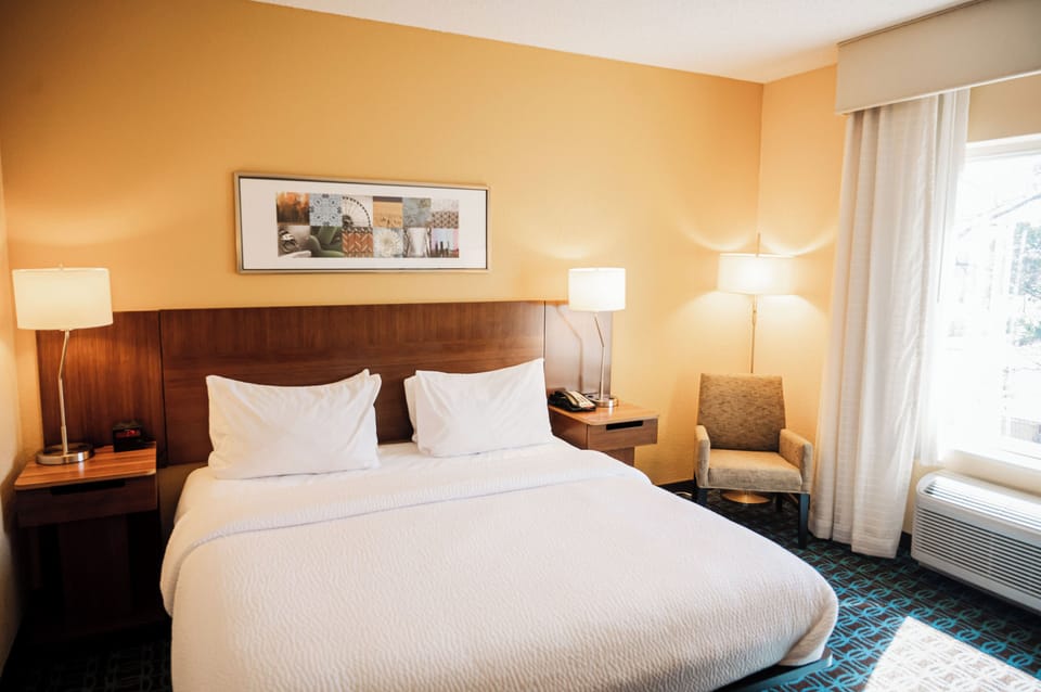 Room, 1 King Bed | In-room safe, desk, iron/ironing board, free rollaway beds