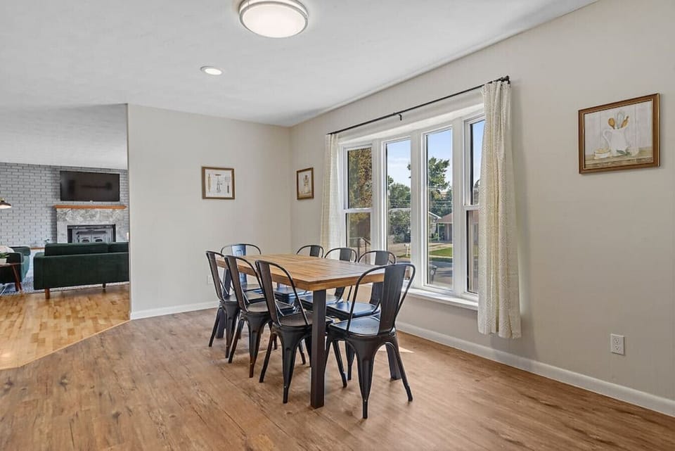 Spacious dining area with seating for up to eight guests – perfect for family meals or entertaining friends!