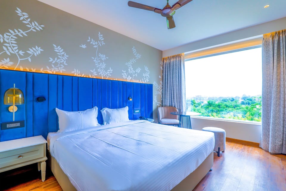 Egyptian cotton sheets, premium bedding, minibar, in-room safe