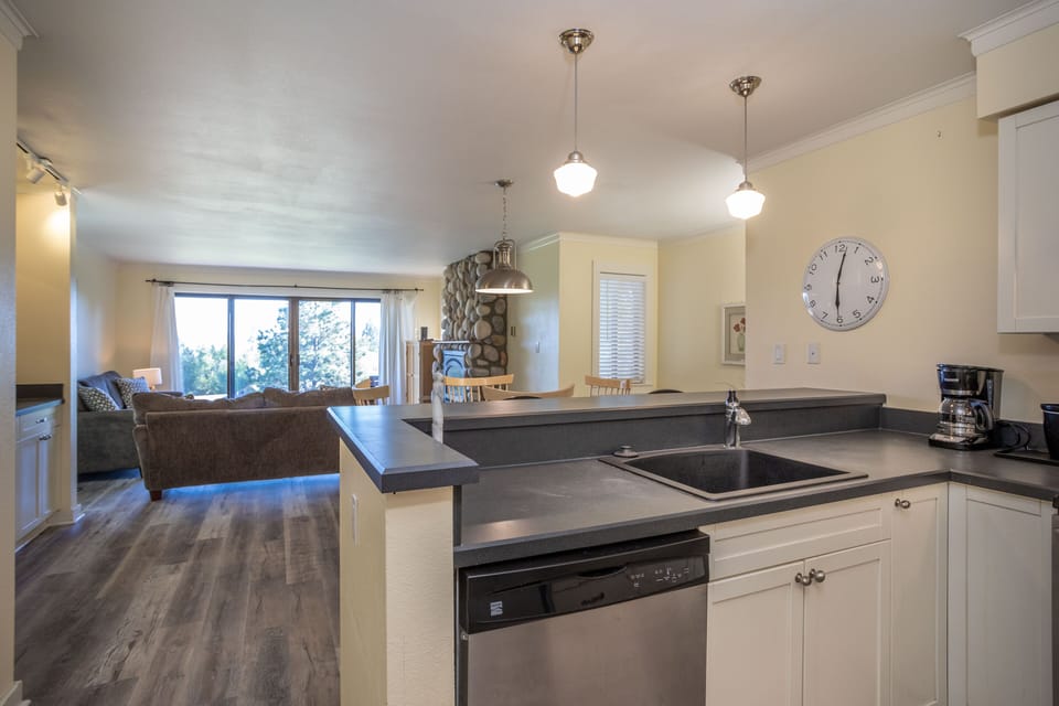 The views can be enjoyed throughout | Main Level