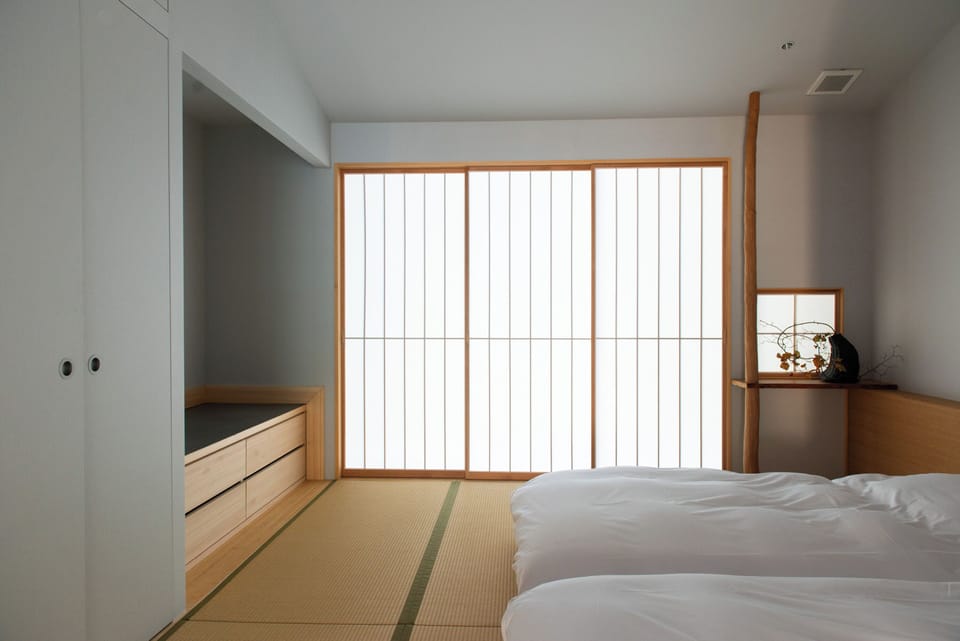 Deluxe Suite | Minibar (free items), in-room safe, desk, laptop workspace
