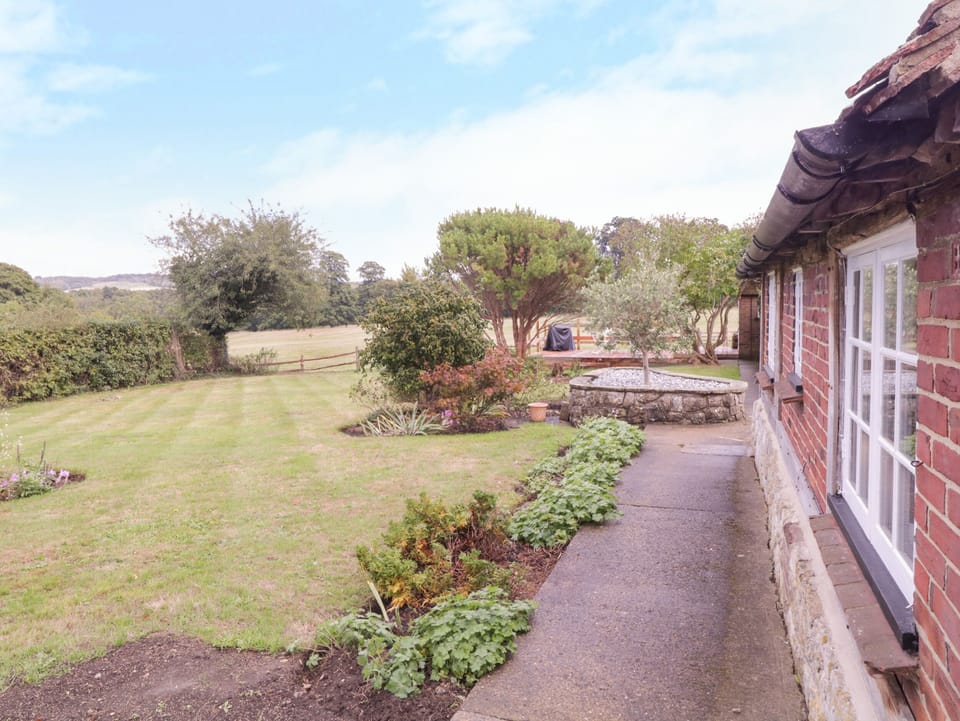 Cottage | Property grounds