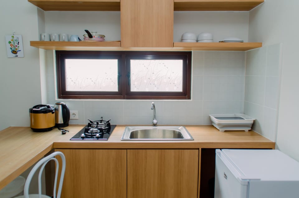 Apartment, 2 Bedrooms | Private kitchen | Fridge, stovetop, cookware/dishes/utensils, dining tables