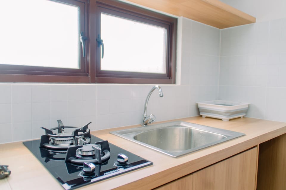 Apartment, 2 Bedrooms | Private kitchen | Fridge, stovetop, cookware/dishes/utensils, dining tables