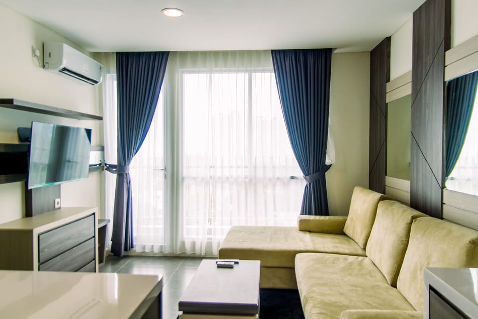 Apartment, 2 Bedrooms | Living area | TV