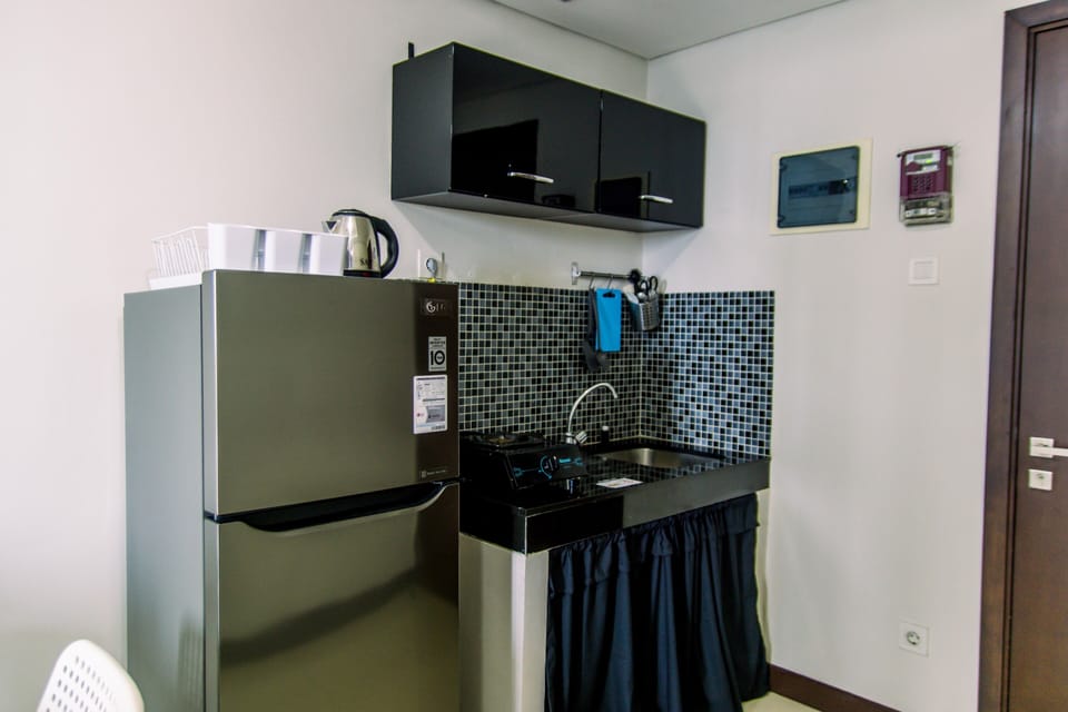 Deluxe Apartment, 2 Bedrooms | Private kitchen | Fridge, rice cooker, cookware/dishes/utensils