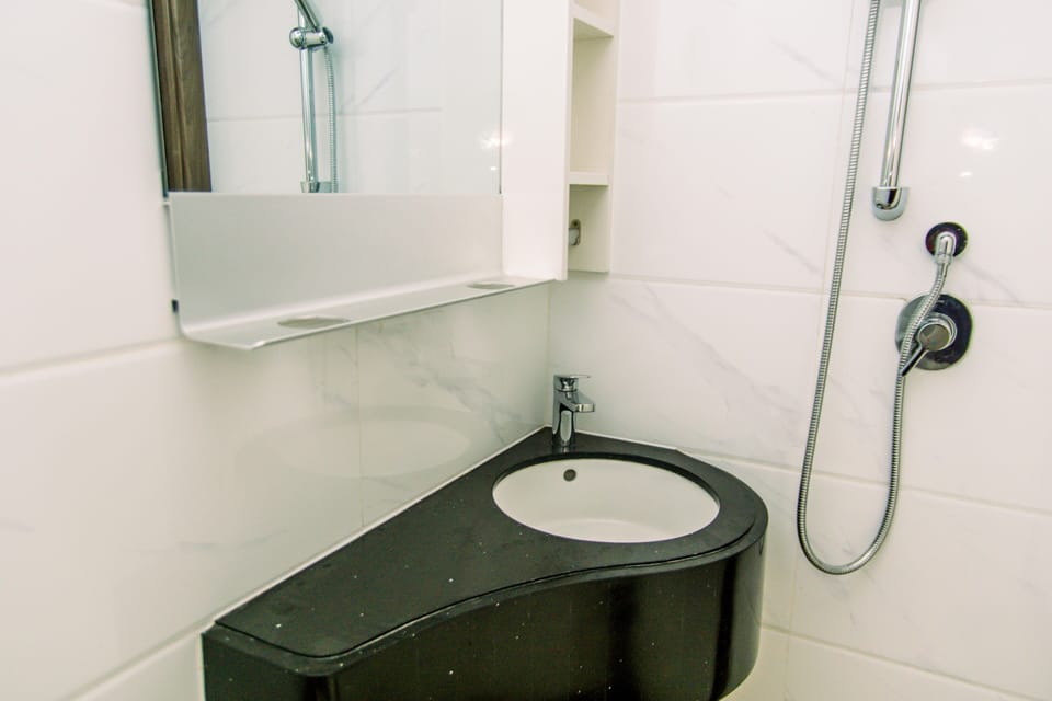 Apartment | Bathroom | Shower, free toiletries, towels, soap