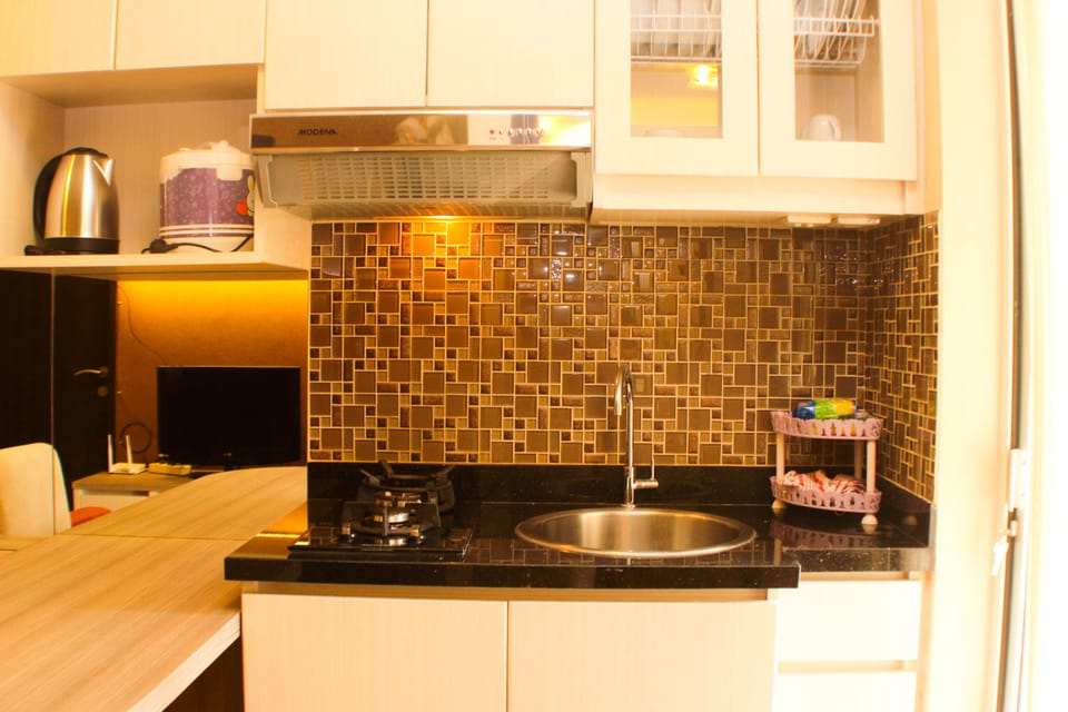 Apartment, 2 Bedrooms | Private kitchen | Fridge, stovetop, cookware/dishes/utensils, dining tables