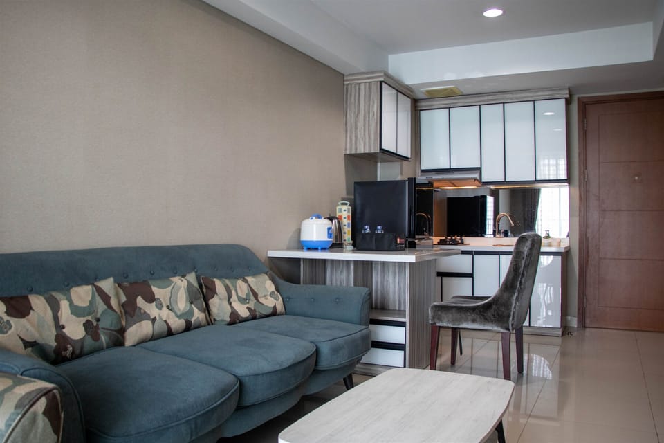 Apartment, 2 Bedrooms | Living area | TV