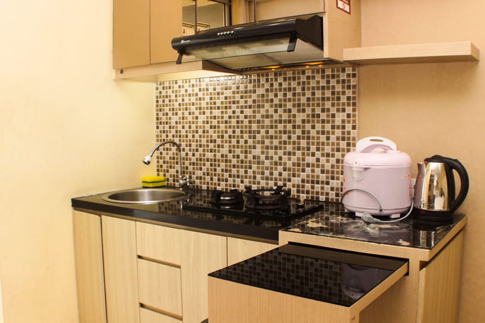 Apartment, 3 Bedrooms | Private kitchen | Fridge, cookware/dishes/utensils