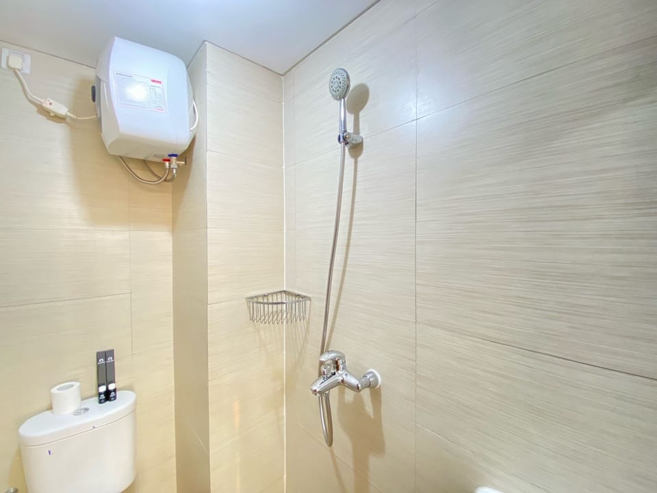 Apartment, 1 Bedroom | Bathroom | Shower, free toiletries, towels