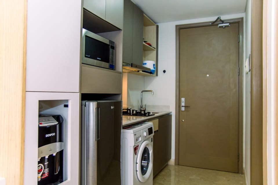 Apartment, 3 Bedrooms | Private kitchen | Fridge, cookware/dishes/utensils
