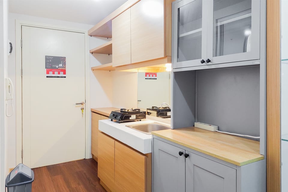 Apartment | Private kitchen | Fridge, stovetop, electric kettle, cookware/dishes/utensils