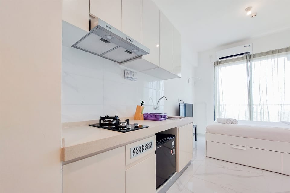 Apartment | Private kitchen | Fridge, stovetop, electric kettle, cookware/dishes/utensils