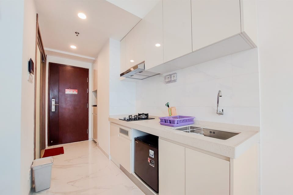 Apartment | Private kitchen | Fridge, stovetop, electric kettle, cookware/dishes/utensils
