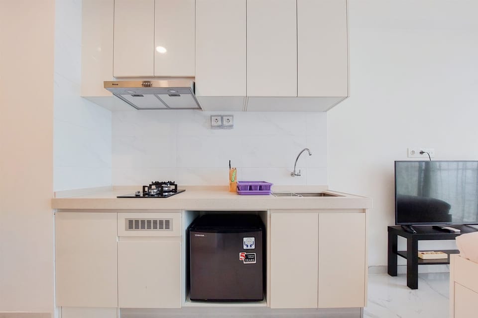 Apartment | Private kitchen | Fridge, stovetop, electric kettle, cookware/dishes/utensils