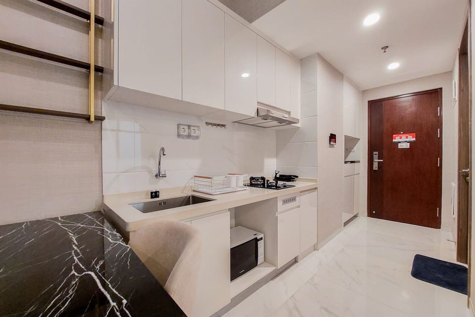 Apartment, 2 Bedrooms | Private kitchen | Fridge, microwave, stovetop, electric kettle