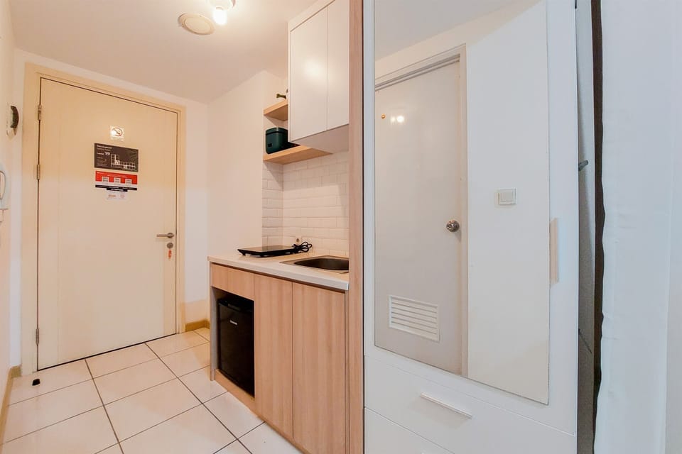 Apartment | Private kitchen | Fridge, stovetop, electric kettle, cookware/dishes/utensils
