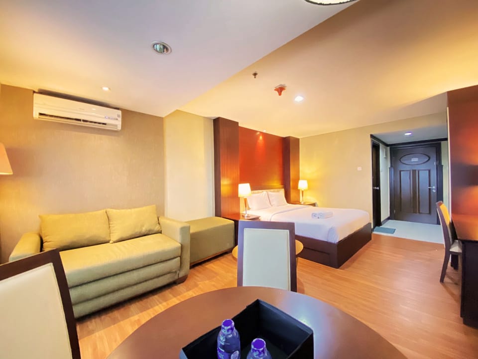 Apartment | Living area | TV