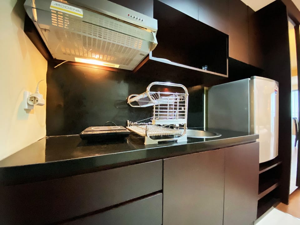 Apartment | Private kitchen | Fridge, cookware/dishes/utensils