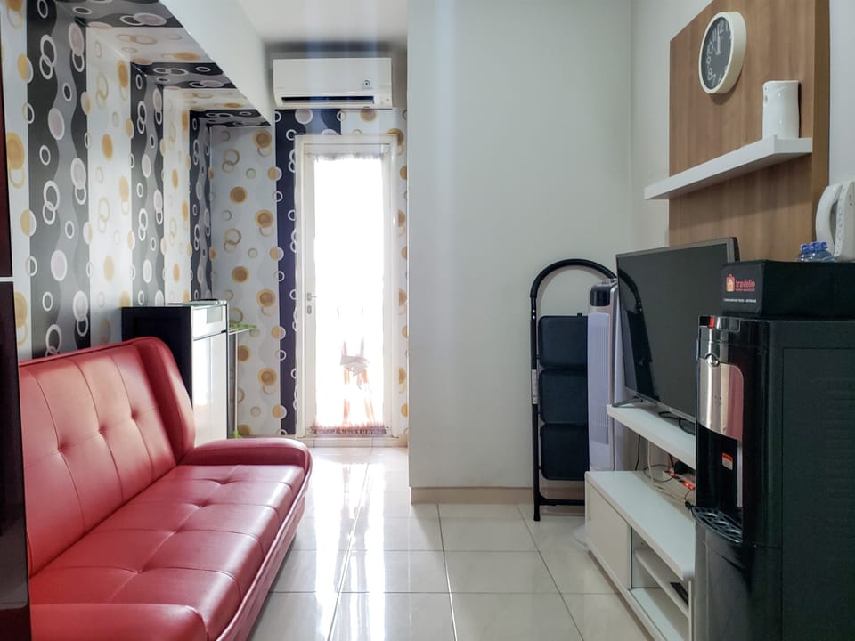 Apartment, 2 Bedrooms | Living area | TV