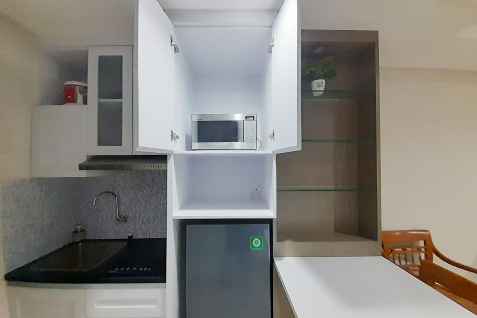 Apartment, 1 Bedroom | Private kitchen | Fridge, stovetop, cookware/dishes/utensils, dining table