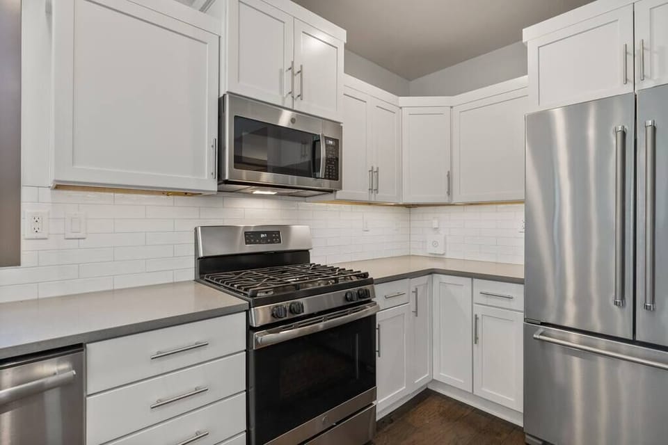 Fully stocked kitchen with stainless steel appliances!