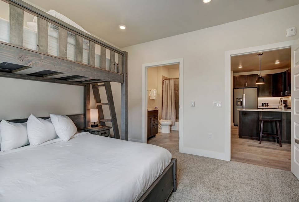 Condo, 2 Bedrooms | 2 bedrooms, iron/ironing board, WiFi (free)