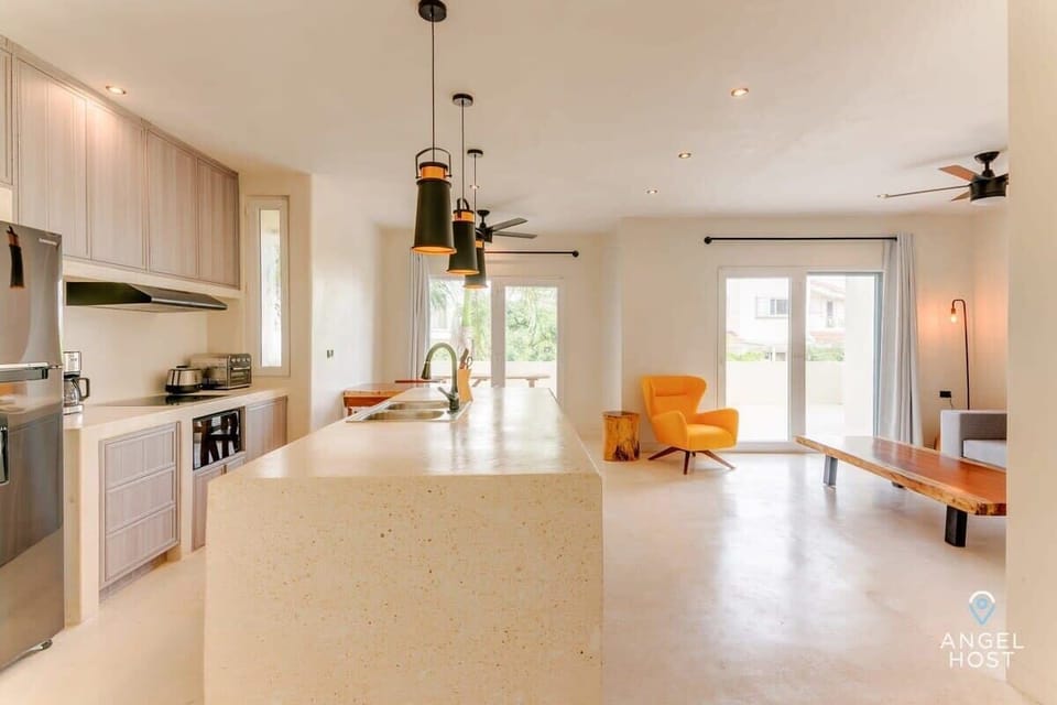 Super spacious floor plan where everyone can gather together