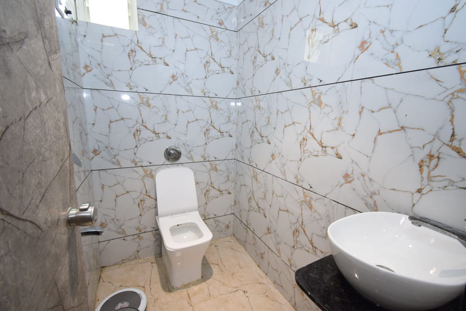 Deluxe Double Room | Bathroom | Towels
